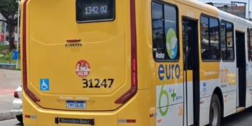 Ônibus novos da frota de Salvador sofrem vandalismo menos de uma semana após a entrega