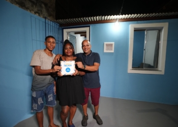 Prefeitura entrega 100 casas reformadas e arena de grama sintética no Arraial do Retiro