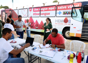 Unidade móvel da Hemoba participa de ação solidária promovida pelo cantor Buja Ferreira