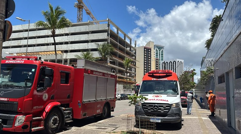 Acidente aconteceu na manhã desta terça-feira (13), no Salvador Prime, localizado na Avenida Tancredo Neves, no bairro do Caminho das Árvores